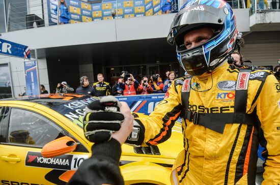 Racing. FIA WTCC. Round 4. Day Two