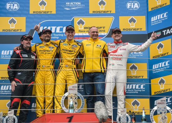 Racing. FIA WTCC. Round 4. Day Two