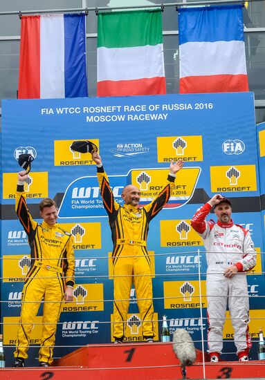 Racing. FIA WTCC. Round 4. Day Two