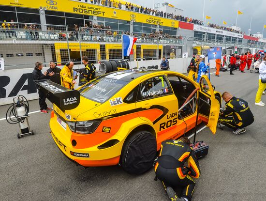 Racing. FIA WTCC. Round 4. Day Two