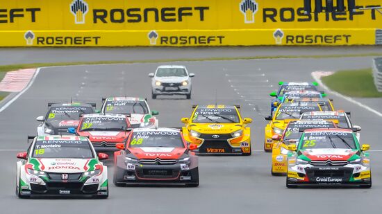 Racing. FIA WTCC. Round 4. Day Two