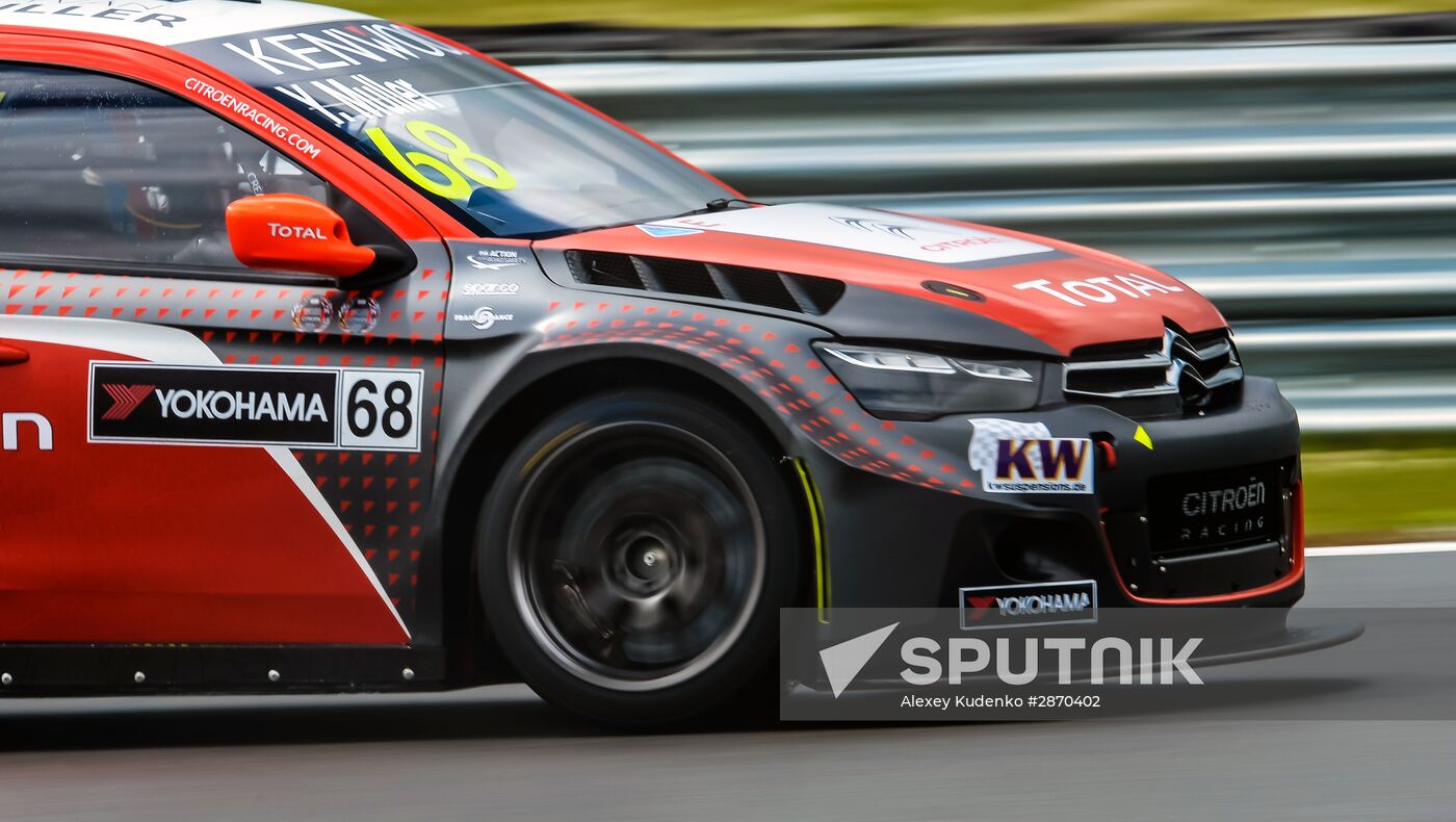 Racing. FIA WTCC. Round 4. Day Two