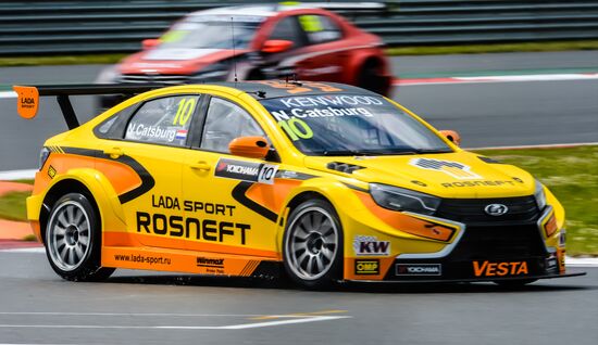 Racing. FIA WTCC. Round 4. Day Two