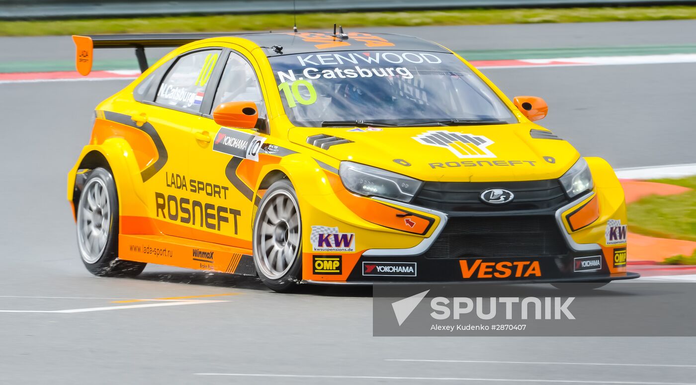 Racing. FIA WTCC. Round 4. Day Two