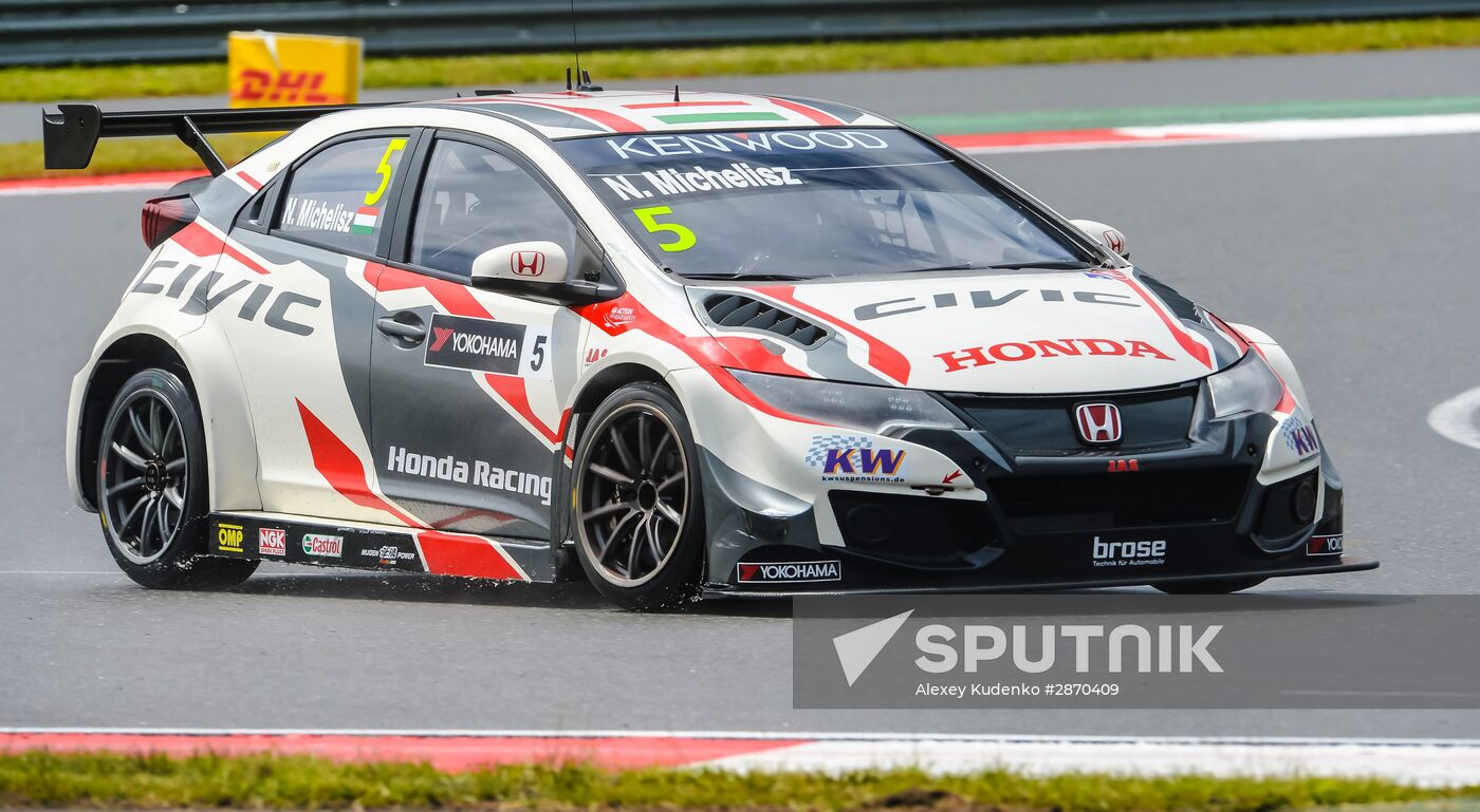 Racing. FIA WTCC. Round 4. Day Two
