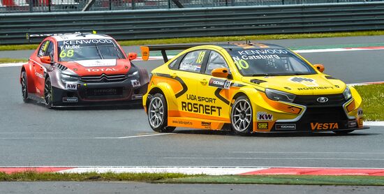 Racing. FIA WTCC. Round 4. Day Two