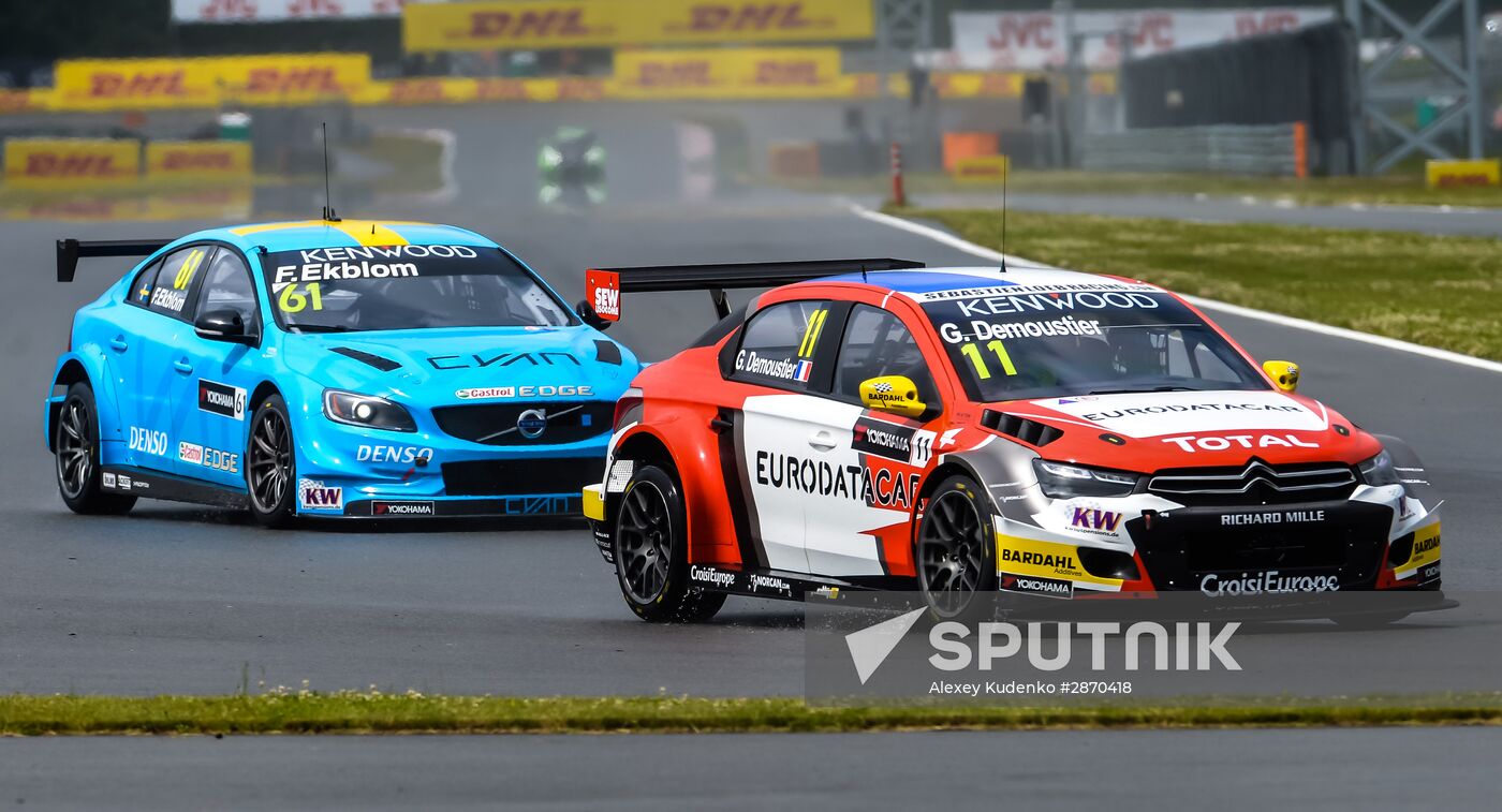 Racing. FIA WTCC. Round 4. Day Two