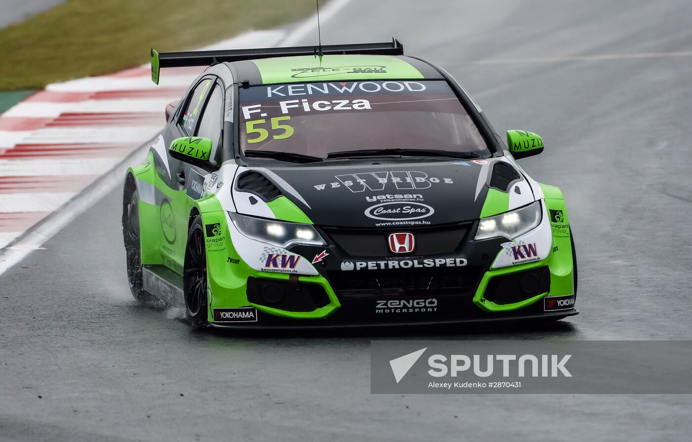 Racing. FIA WTCC. Round 4. Day Two