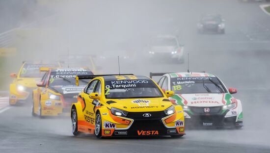 Racing. FIA WTCC. Round 4. Day Two
