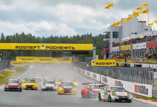 Racing. FIA WTCC. Round 4. Day Two