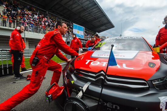 Racing. FIA WTCC. Round 4. Day Two