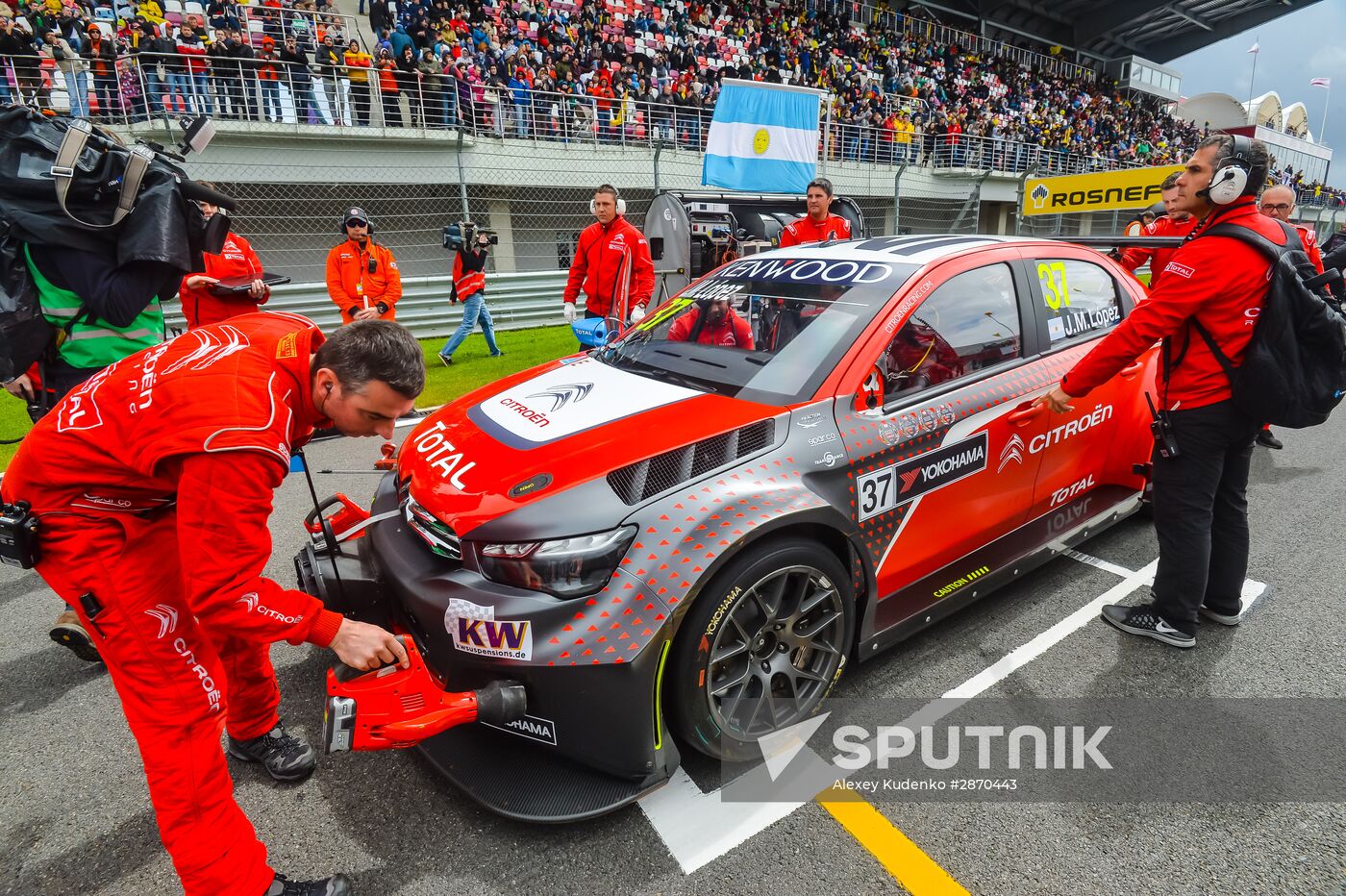 Racing. FIA WTCC. Round 4. Day Two