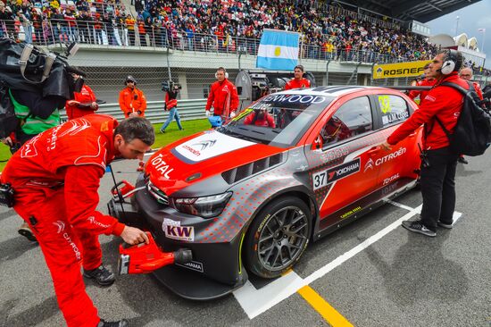 Racing. FIA WTCC. Round 4. Day Two