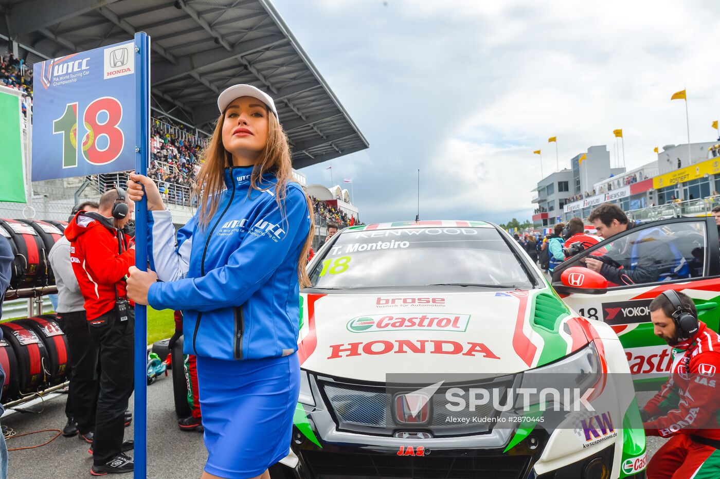 Racing. FIA WTCC. Round 4. Day Two