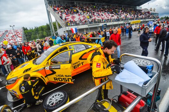 Racing. FIA WTCC. Round 4. Day Two