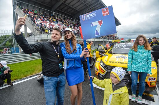 Racing. FIA WTCC. Round 4. Day Two