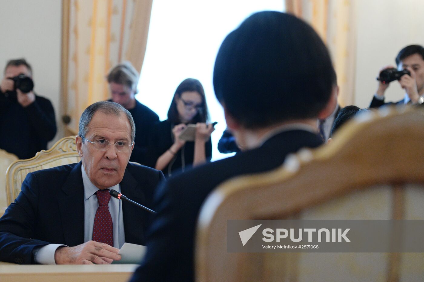 Foreign Minister Sergey Lavrov meets with South Korean Foreign Minister Yun Byung-se