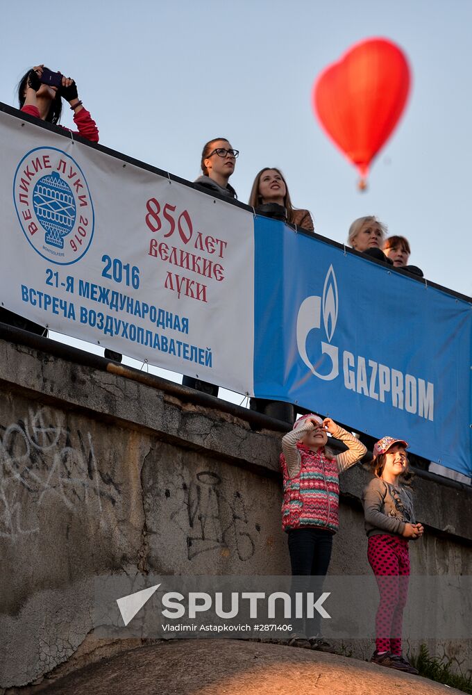 The 21st international international air-balloon meeting