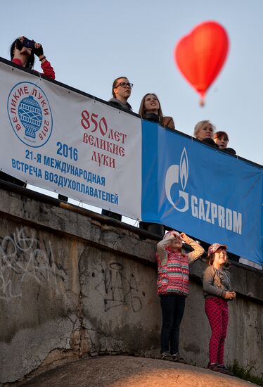 The 21st international international air-balloon meeting