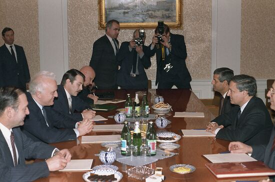 Eduard Shevardnadze meets with Farouk al-Sharaa