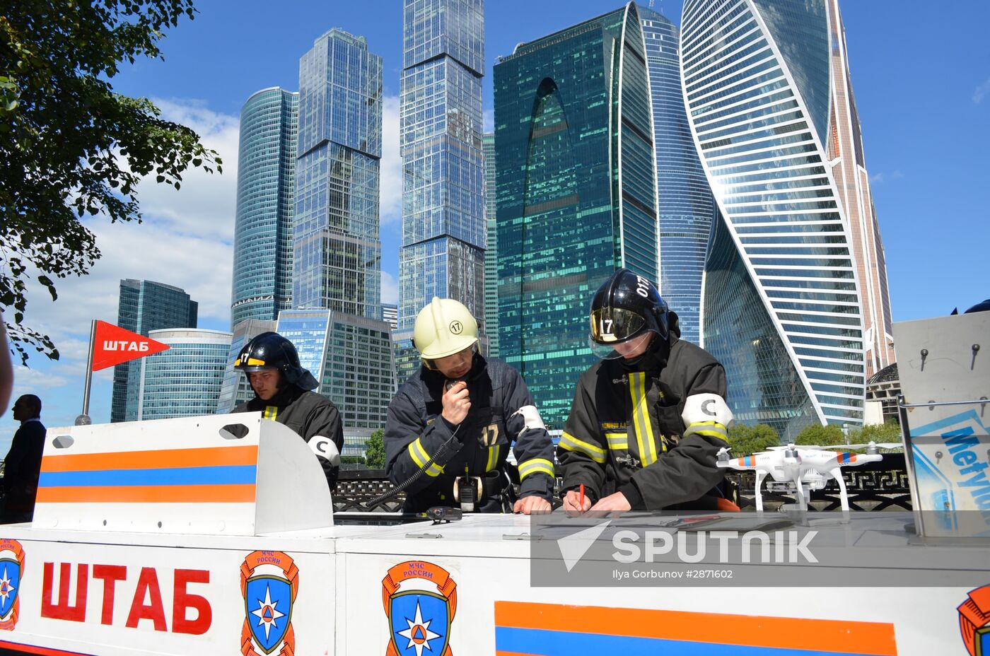 Emergencies Ministry holds drill on Bagration pedestrian bridge in Moscow