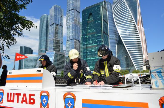 Emergencies Ministry holds drill on Bagration pedestrian bridge in Moscow