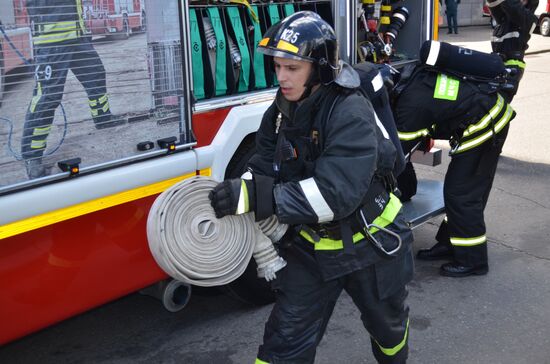 Emergencies Ministry holds drill on Bagration pedestrian bridge in Moscow