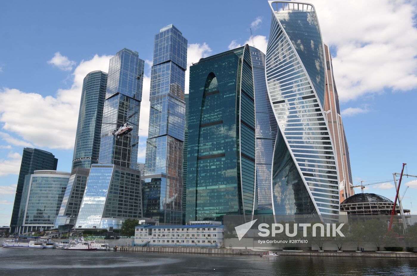 Emergencies Ministry holds drill on Bagration pedestrian bridge in Moscow