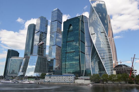 Emergencies Ministry holds drill on Bagration pedestrian bridge in Moscow