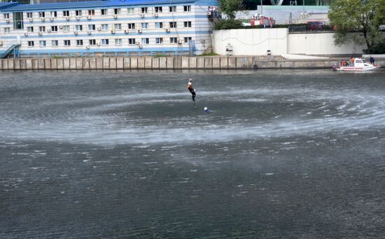Emergencies Ministry holds drill on Bagration pedestrian bridge in Moscow
