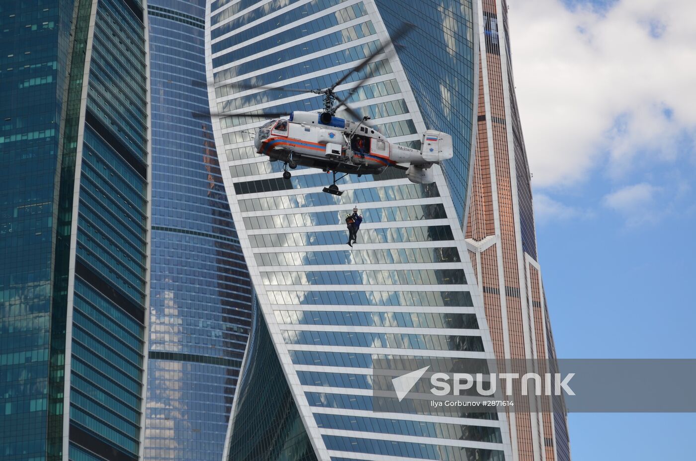 Emergencies Ministry holds drill on Bagration pedestrian bridge in Moscow