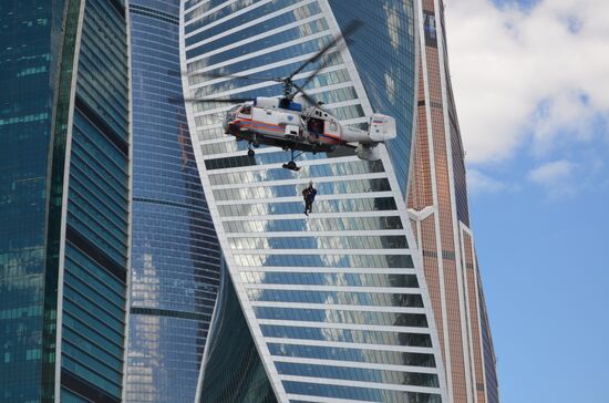 Emergencies Ministry holds drill on Bagration pedestrian bridge in Moscow