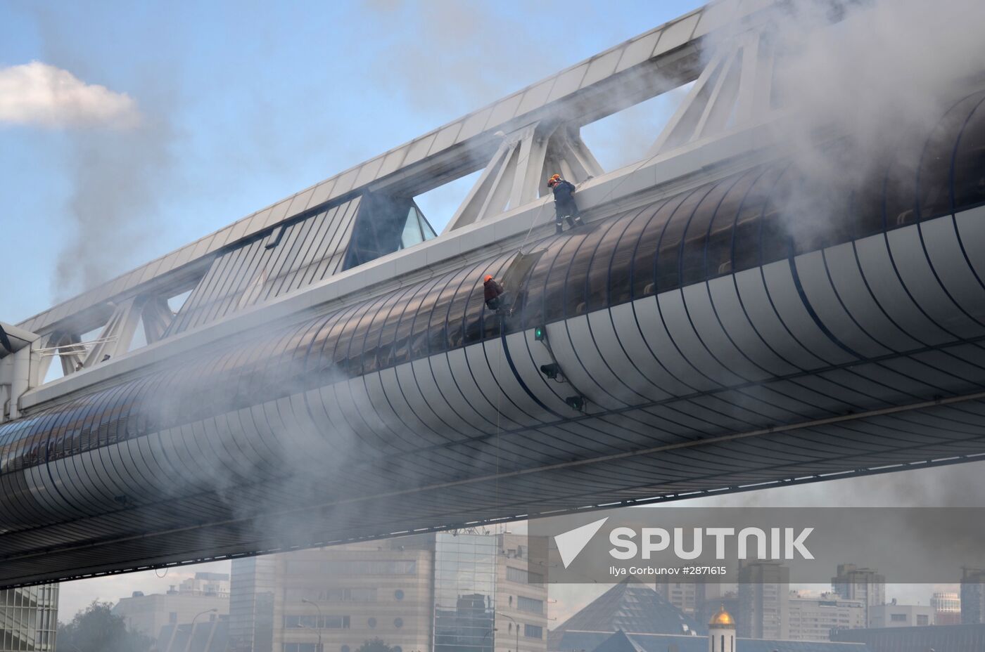 Emergencies Ministry holds drill on Bagration pedestrian bridge in Moscow