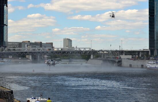 Emergencies Ministry holds drill on Bagration pedestrian bridge in Moscow