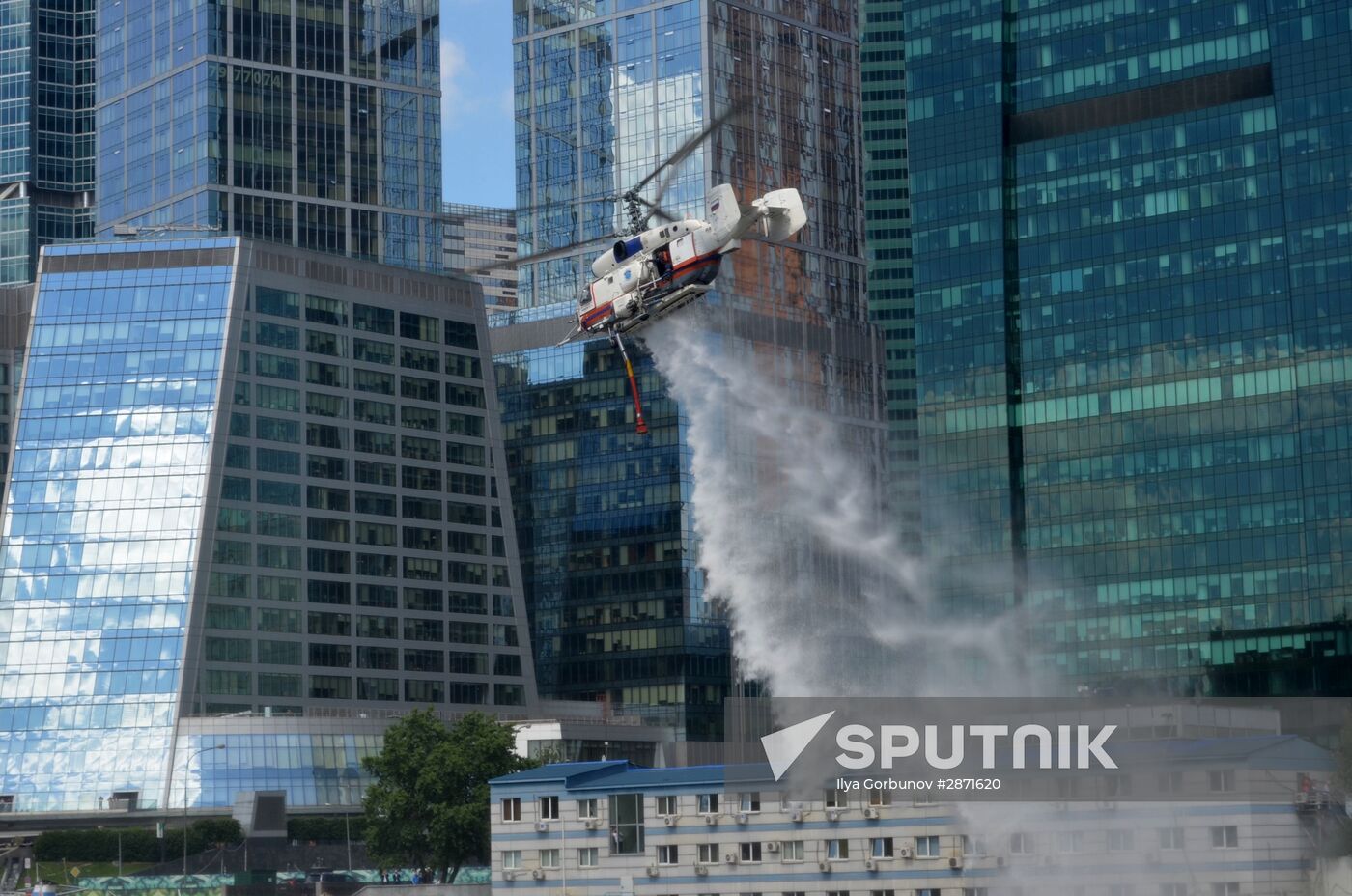 Emergencies Ministry holds drill on Bagration pedestrian bridge in Moscow