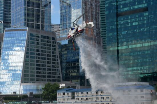 Emergencies Ministry holds drill on Bagration pedestrian bridge in Moscow