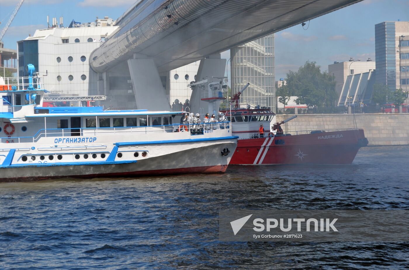 Emergencies Ministry holds drill on Bagration pedestrian bridge in Moscow