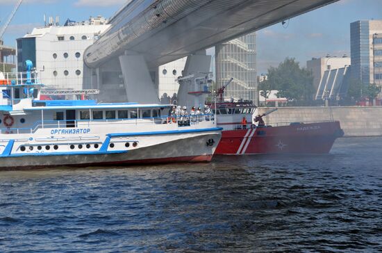 Emergencies Ministry holds drill on Bagration pedestrian bridge in Moscow