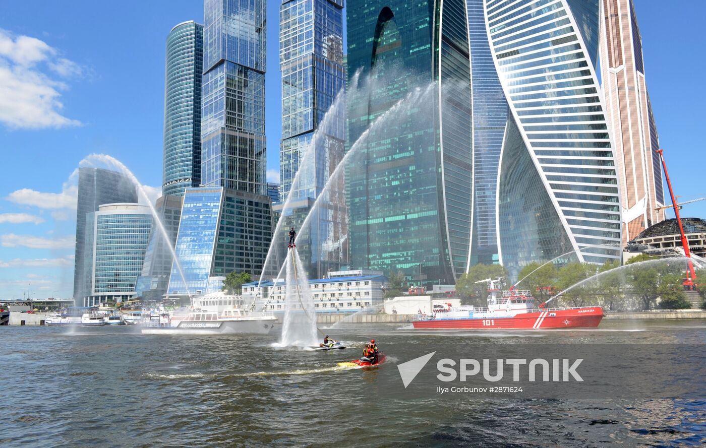 Emergencies Ministry holds drill on Bagration pedestrian bridge in Moscow