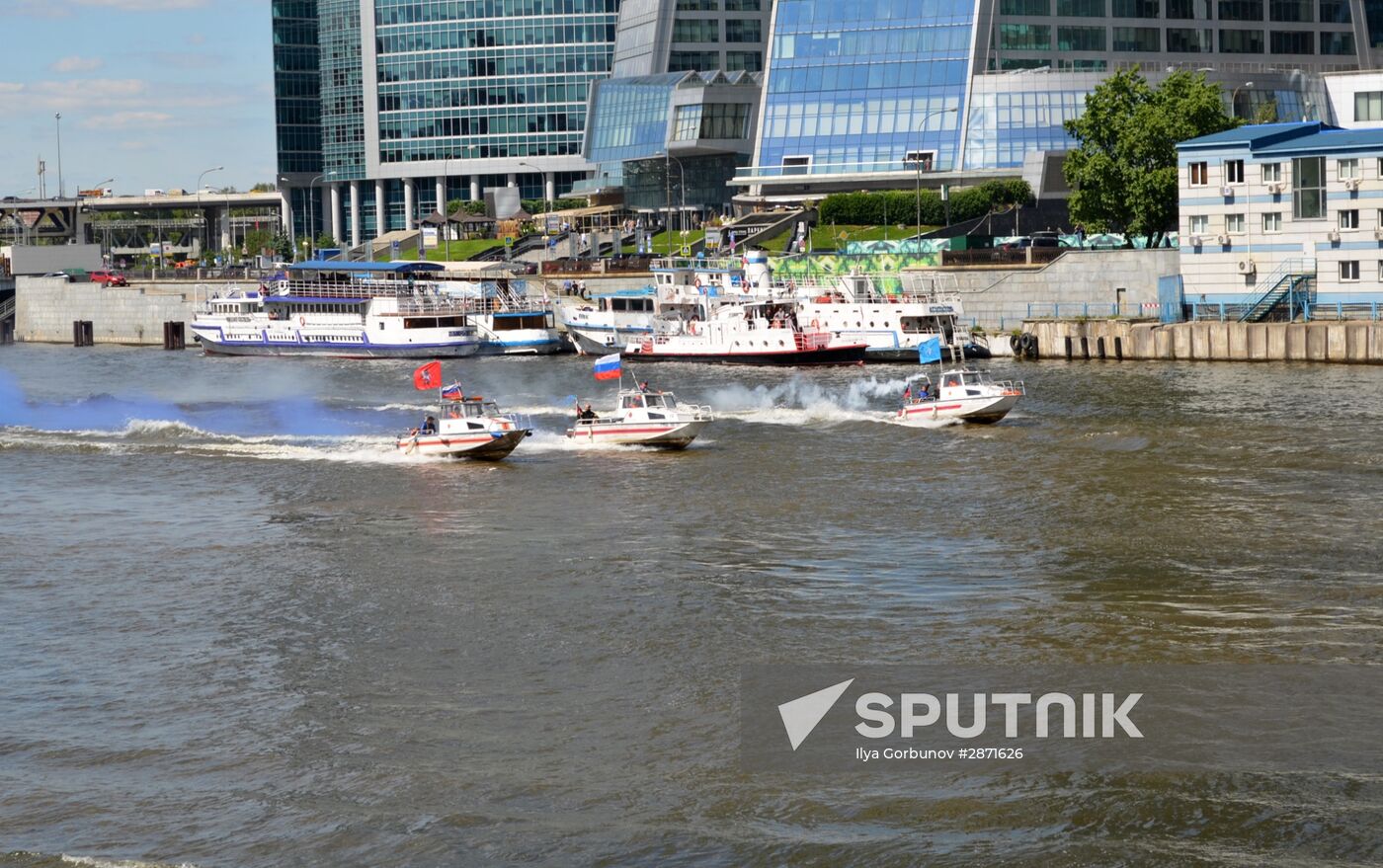 Emergencies Ministry holds drill on Bagration pedestrian bridge in Moscow