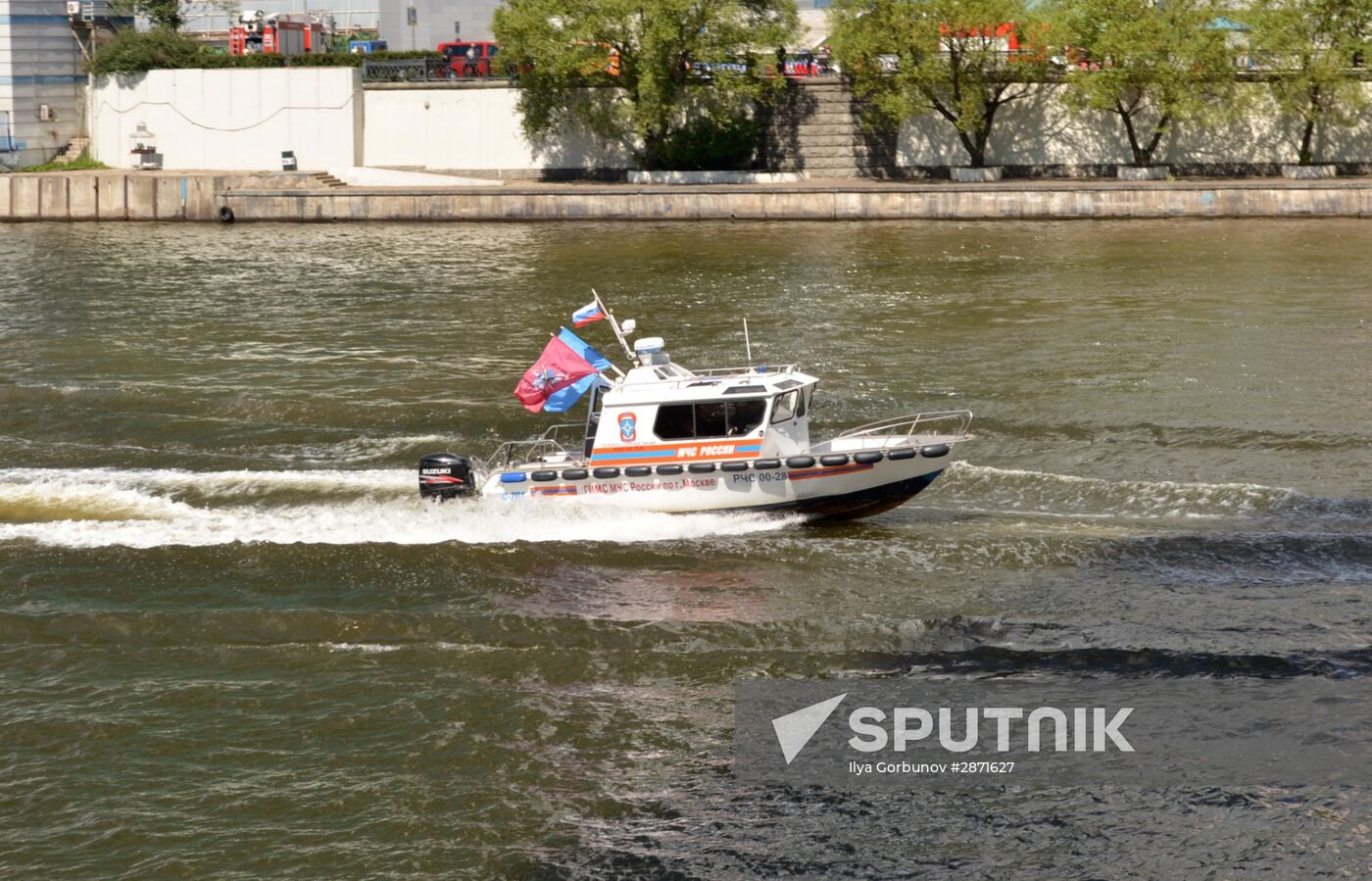 Emergencies Ministry holds drill on Bagration pedestrian bridge in Moscow