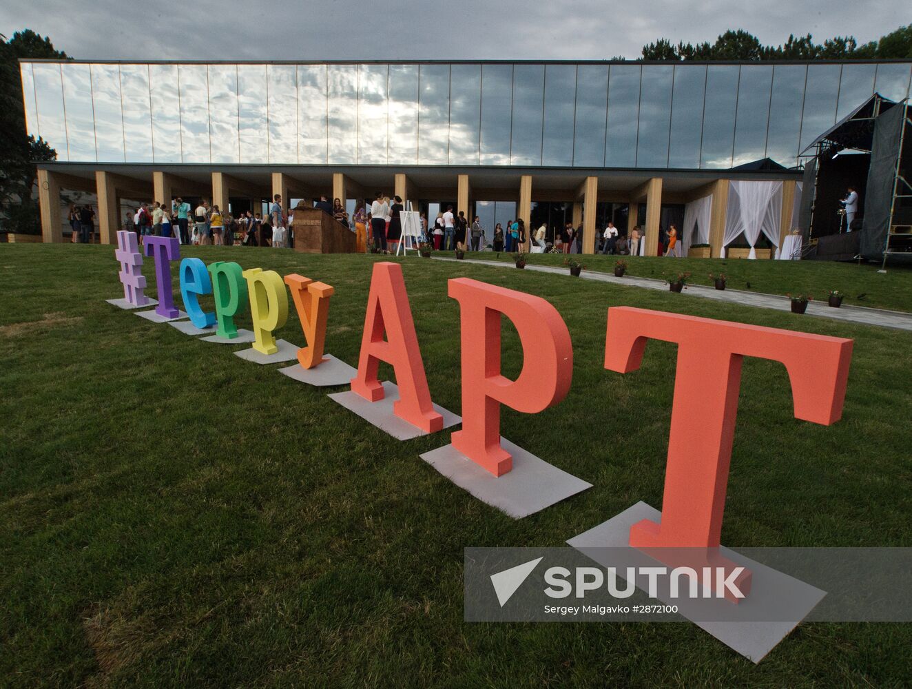 Zolotaya Balka champagne vineyard opens in Crimea
