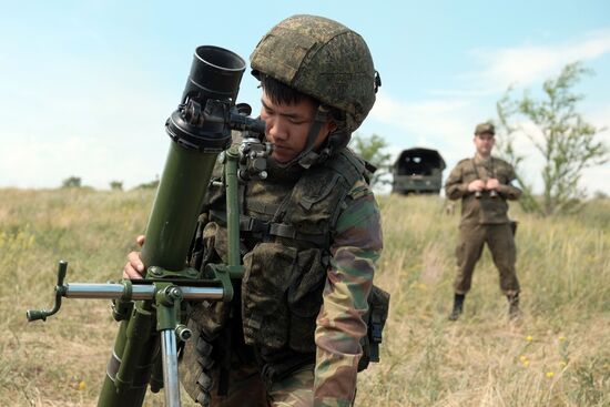 Artillery drill in Orenburg Region