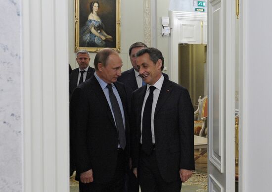 Vladimir Putin's informal dinner with former French president Nicolas Sarkozy