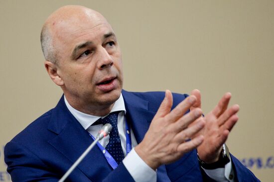 Panel discussion 'Russian Macroeconomic Policy in Response to A Volatile Economic Environment' at SPIEF