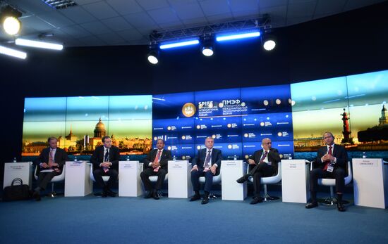 Russia-India: A New Stage in Economic Partnership roundtable discussion at SPIEF