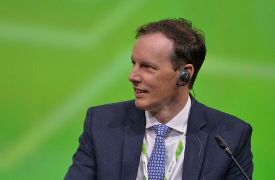 Sberbank plenary session. Technologies As a Pass Into Tomorrow: Evolve or Die