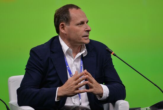 Sberbank plenary session. Technologies As a Pass Into Tomorrow: Evolve or Die