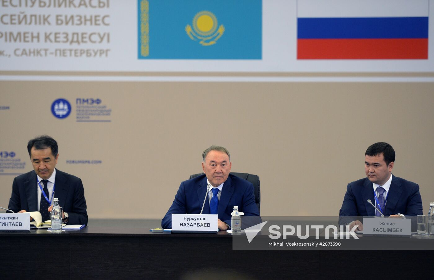 Kazakh President Nursultan Nazarbayev meets with Russian businessmen at SPIEF 2016