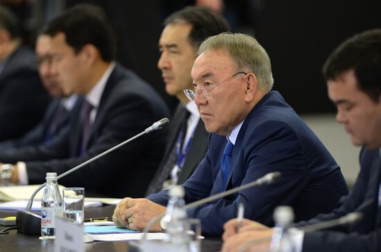Kazakh President Nursultan Nazarbayev meets with Russian businessmen at SPIEF 2016